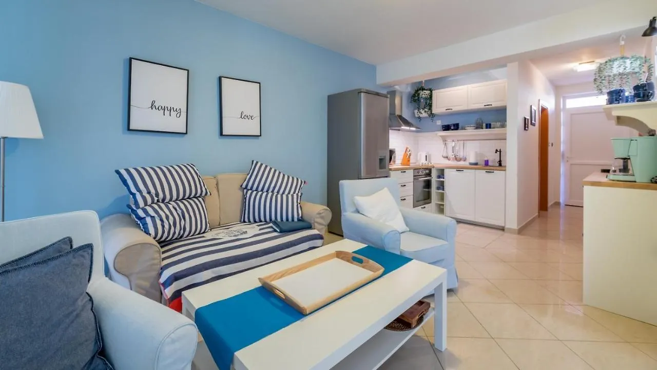 Apartment Rosmarino バスカ 0*,